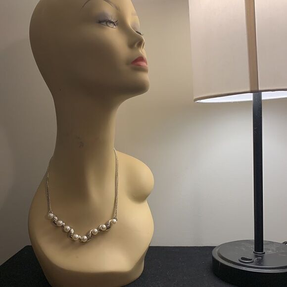 Pearl and Rhinestone Necklace with Pierced Earrings Costume Jewelry Silvertone - Picture 2 of 8